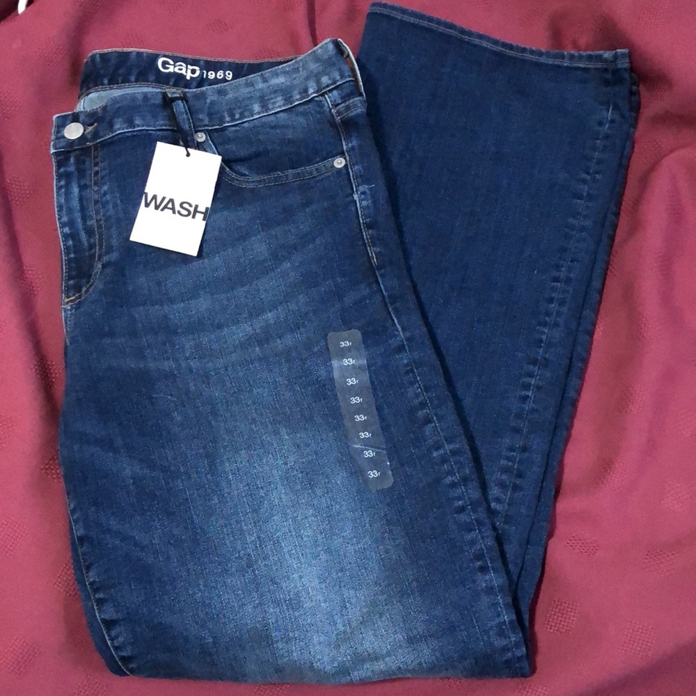 NWT🌟GAP JEANS🌟Size 33R, Med to Dark blue, boot cut jean.